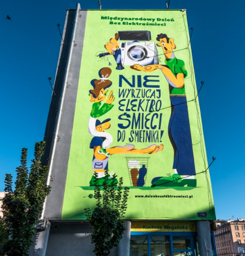 Ecological, pollution absorbing mural painted in Warsaw, Poland, to raise awareness about proper e-waste disposal. Ecological, pollution absorbing mural painted in Warsaw, Poland, to raise awareness about proper e-waste disposal.