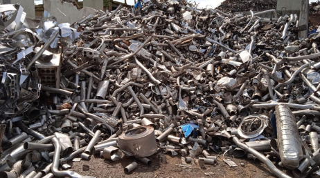 Weee Mixed With Metal Scrap